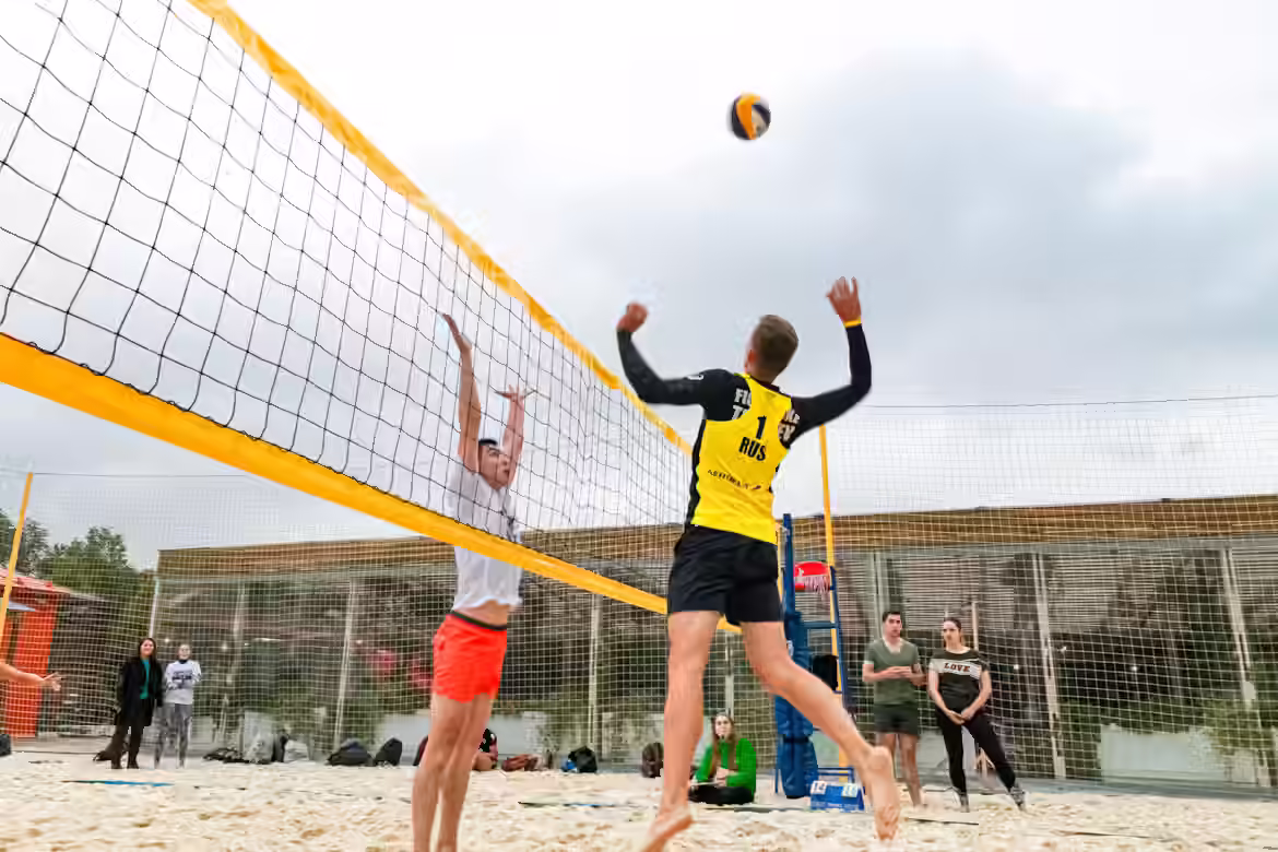 Bài mẫu IELTS Speaking part 2: Describe an outdoor sport you would like to try for the first time