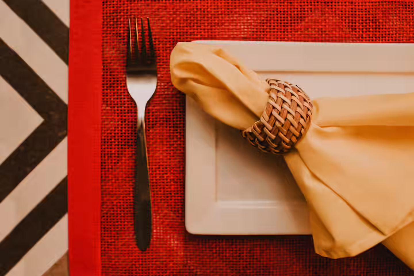 IELTS Speaking part 1 - Topic Eating Out: Bài mẫu và từ vựng