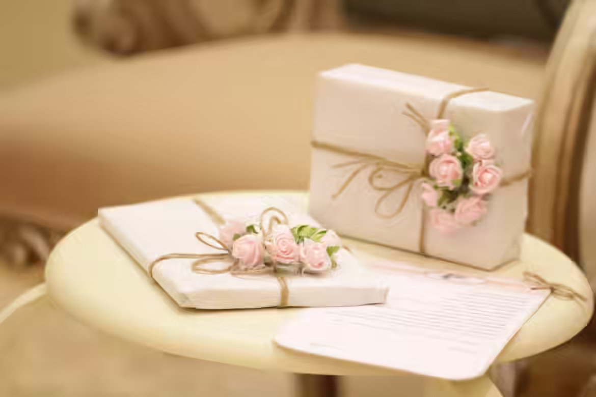 IELTS Speaking part 1 - Topic Gifts: Bài mẫu và từ vựng - Bài 1