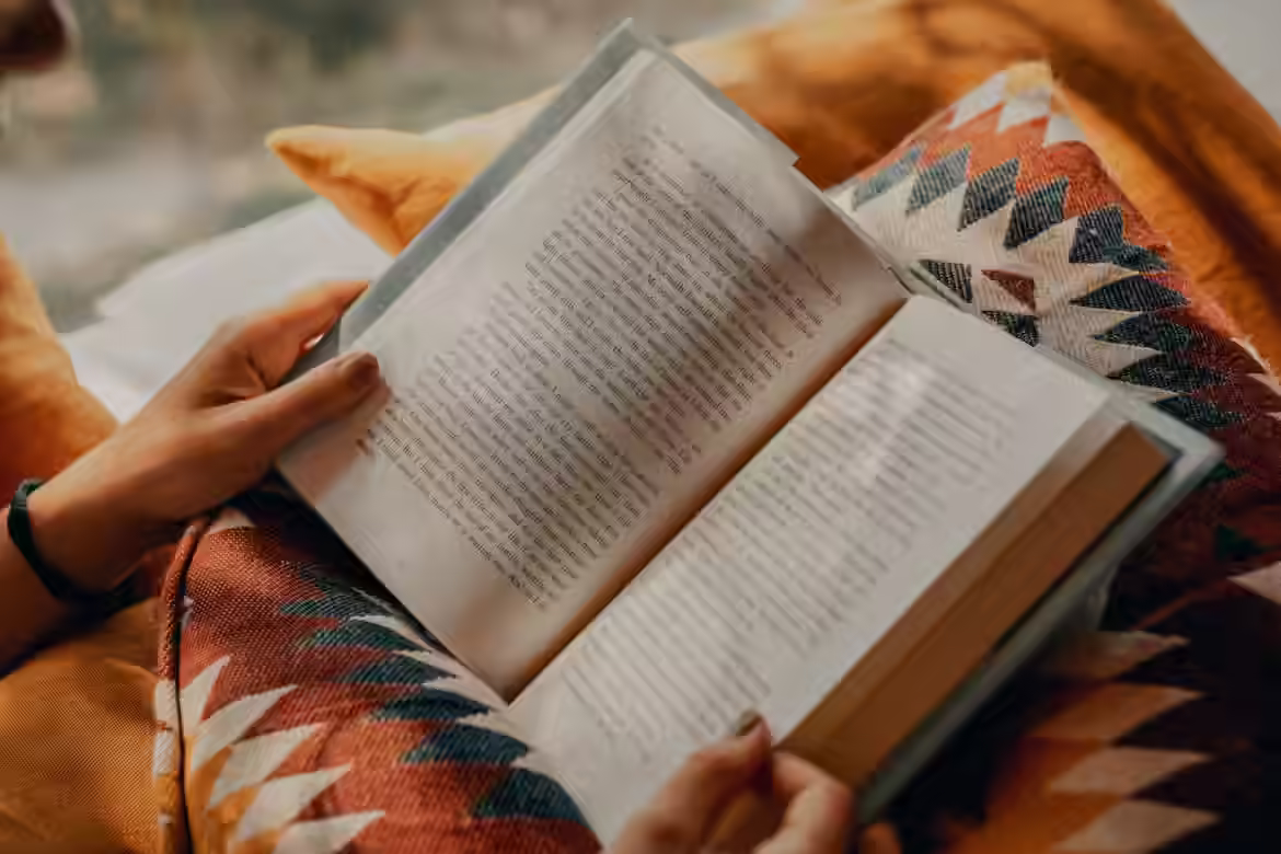IELTS Speaking part 3 - Topic Interesting Novels/Stories: Bài mẫu và từ vựng