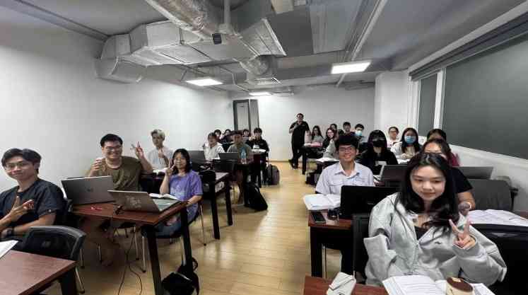 Không khí lớp học IELTS Intensive 2