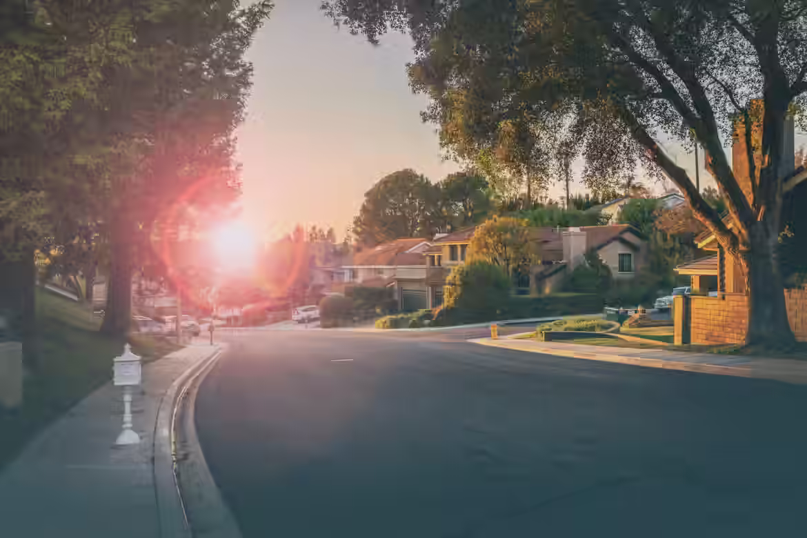 IELTS Speaking part 1 - Topic The Area You Live In: Bài mẫu và từ vựng - Bài 3
