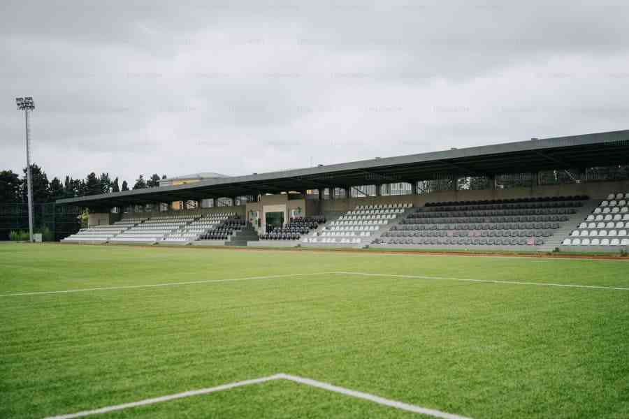 Từ Vựng Bài Nghe The football stadium