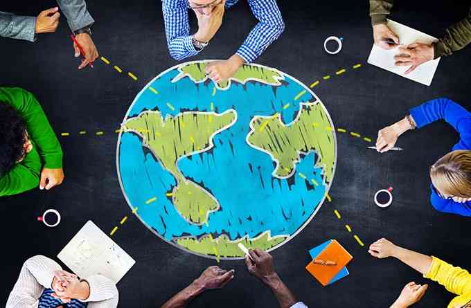 Dự đoán đề IELTS Writing Task 2 – Dạng Advantages & Disadvantages, chủ đề Social issues (Global language) kèm bài mẫu band 8.5+, dàn ý chi tiết, từ vựng và bài tập ôn luyện.