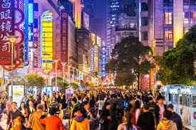 Dự đoán đề IELTS Writing Task 2 – Dạng Advantages & disadvantages, chủ đề Social issues (Megacity population growth) kèm bài mẫu band 8.5+, dàn ý chi tiết, từ vựng và bài tập ôn luyện.