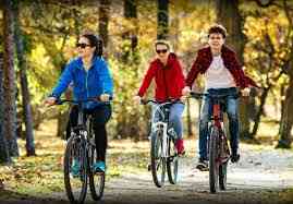 Dự đoán đề IELTS Writing Task 2 – Dạng Discuss both views, chủ đề Environment (Car-free days) kèm bài mẫu band 8.5+, dàn ý chi tiết, từ vựng và bài tập ôn luyện.