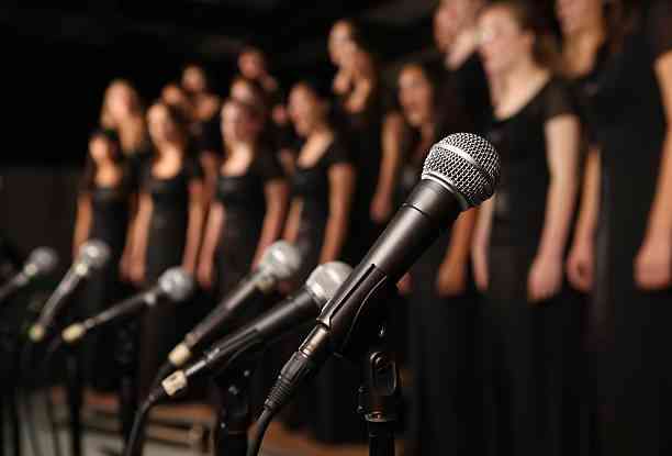 IELTS Speaking part 1 - Topic Singing: Bài mẫu và từ vựng - Bài 1