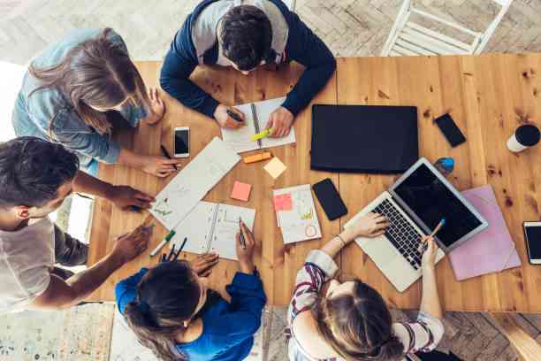 IELTS Speaking part 1 - Topic Work or Study: Bài mẫu và từ vựng - Bài 1