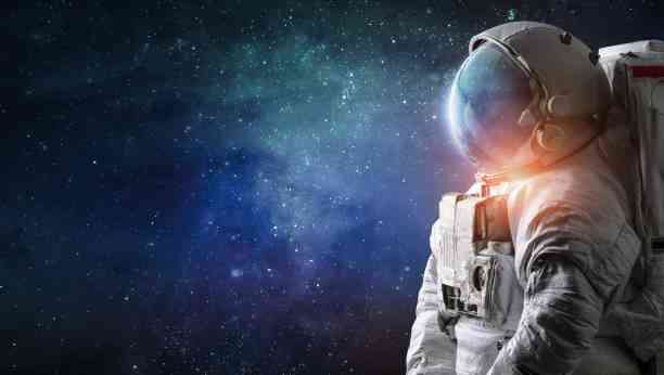 Dự đoán đề IELTS Writing Task 2 – Dạng Agree & disagree, chủ đề Science & Energy (Space exploration) kèm bài mẫu band 8.5+, dàn ý chi tiết, từ vựng và bài tập ôn luyện.