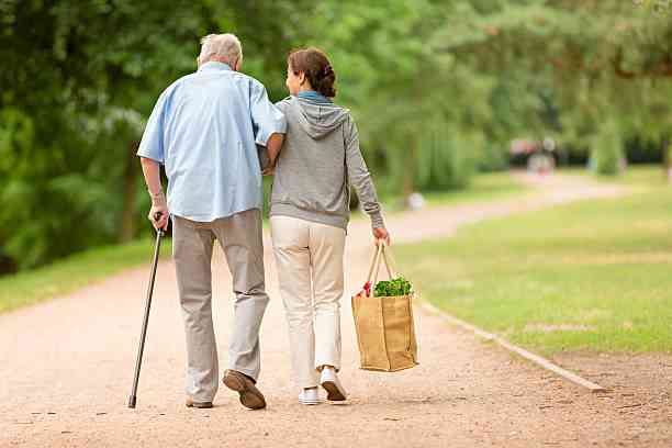 IELTS Speaking part 3 - Topic A Time You Helped Someone: Bài mẫu và từ vựng
