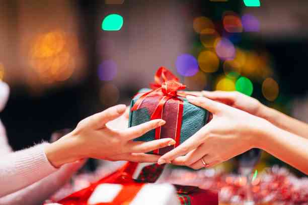 IELTS Speaking part 1 - Topic Giving gifts/presents: Bài mẫu và từ vựng