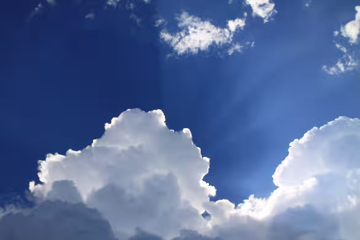 Bài mẫu IELTS Speaking part 2: Describe a time when you saw something in the sky (e.g. flying kites, birds, sunset, etc.)