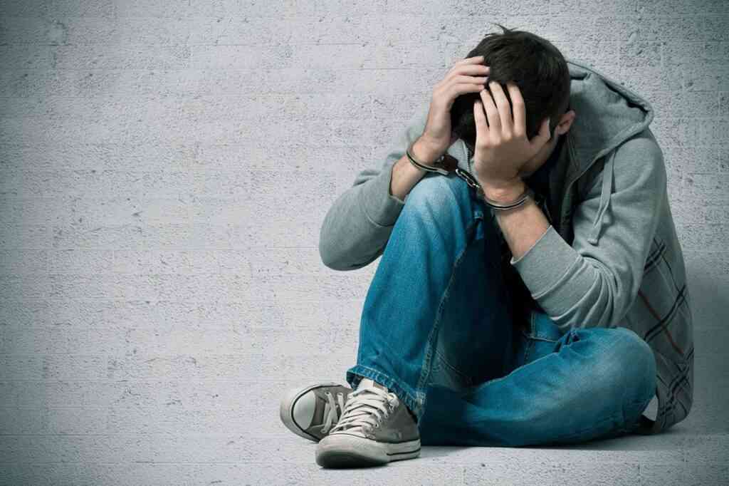 Dự đoán đề IELTS Writing Task 2 – Dạng Agree & disagree, chủ đề Crime (Equal punishment) kèm bài mẫu band 8.5+, dàn ý chi tiết, từ vựng và bài tập ôn luyện.