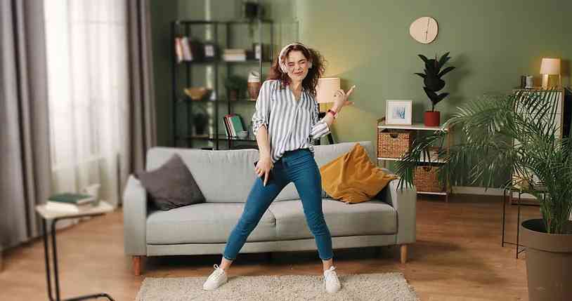 Dự đoán đề IELTS Writing Task 2 – Dạng Advantages & disadvantages, chủ đề Lifestyle (Household structure) kèm bài mẫu band 8.5+, dàn ý chi tiết, từ vựng và bài tập ôn luyện.