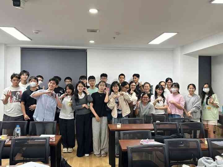 Dạy học không cần hào nhoáng – chỉ cần đủ yêu thương và một phương pháp đúng