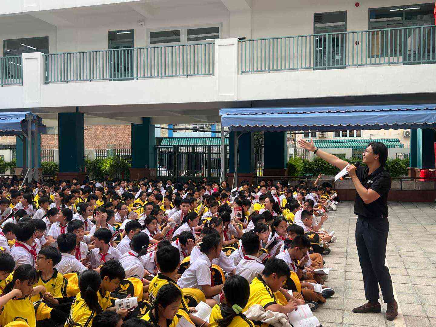 Học sinh THCS Nguyễn Gia Thiều hào hứng khám phá phương pháp học tiếng Anh tư duy Linearthinking cùng DOL 
