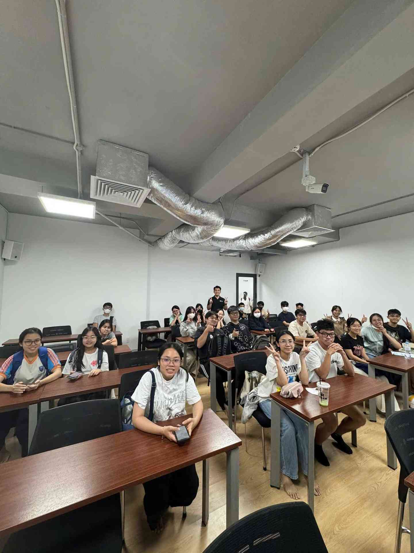 Hành Trình Bứt Phá Của Vũ Huy Hoàng, Từ Một Học Sinh Mất Gốc Thành Người Chinh Phục IELTS Thành Công Tại DOL