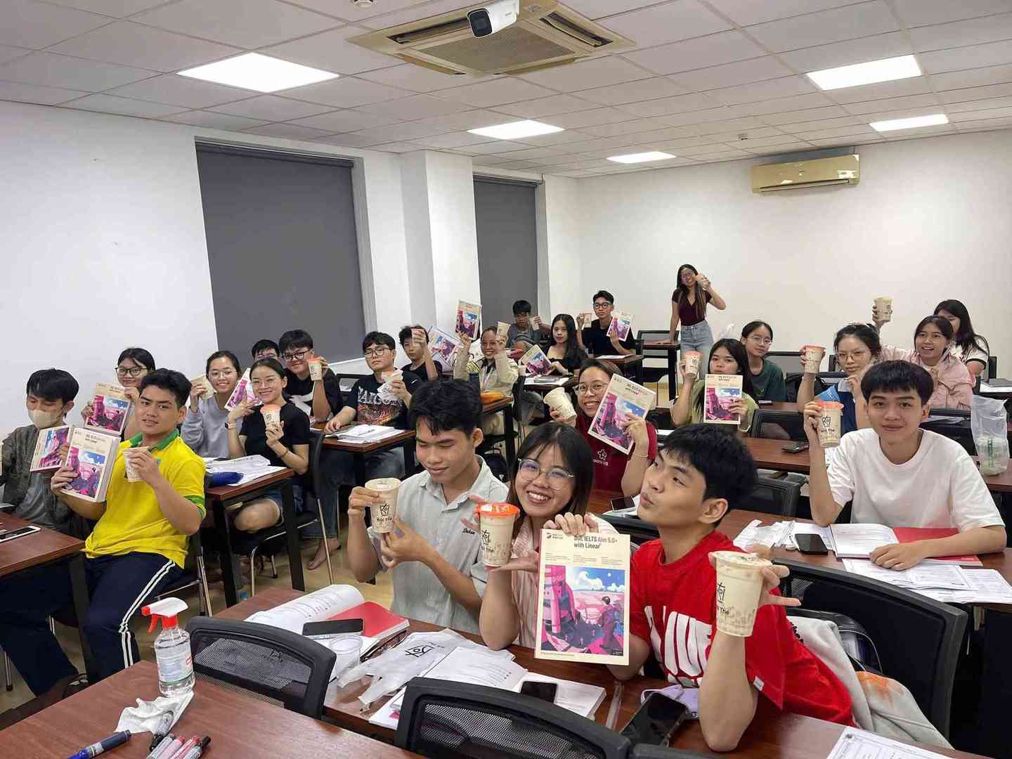 Review Của Học Viên Thành Lê: Vượt Qua Nỗi Sợ Speaking Nhờ Cô Nhật Linh